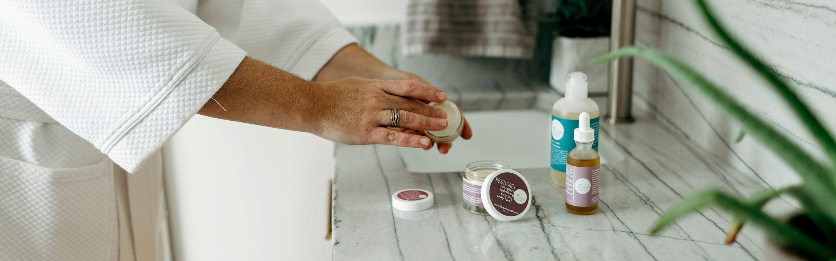 Face Skin Care Collection uses only non-GMO oils, butters, and manuka honey, we have solutions that give you a healthy glow. 